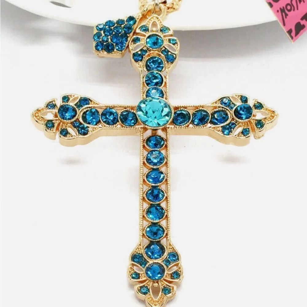🩵 Betsey Johnson turquoise crystal crucifix cross necklace 🩵
